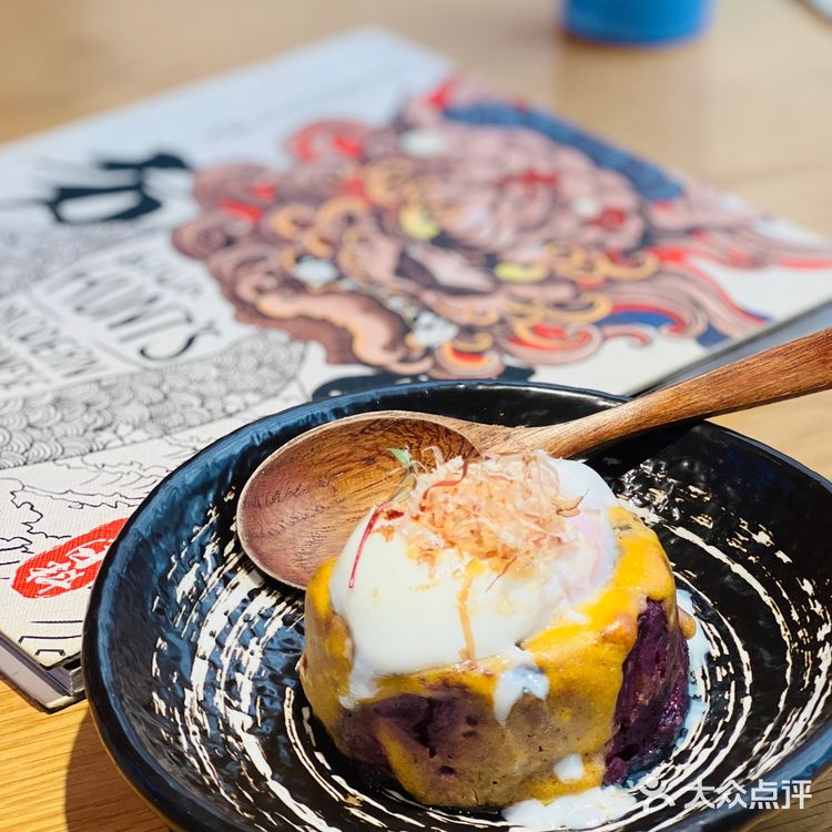 魔都日料届也太卷了吧，居然还卖起了“鲜花”？！