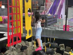 -嘿哟动霸CHUA·新潮玩运动娱乐中心·蹦床滑冰团建乐园