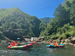 -安吉龙王山峡谷漂流