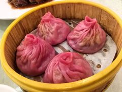 粉嘟嘟樱花小笼包-花小蟹·无锡菜·大闸蟹文化主题餐厅·评弹表演(南长街店)