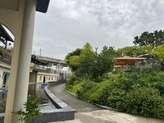 -茅草房·河畔园林火锅