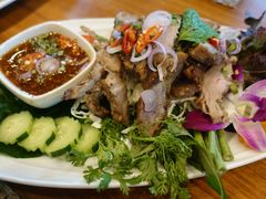 -Chom Cafe and Restaurant