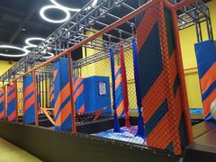 -爱蹦iBOON蹦床运动馆(江汉店)