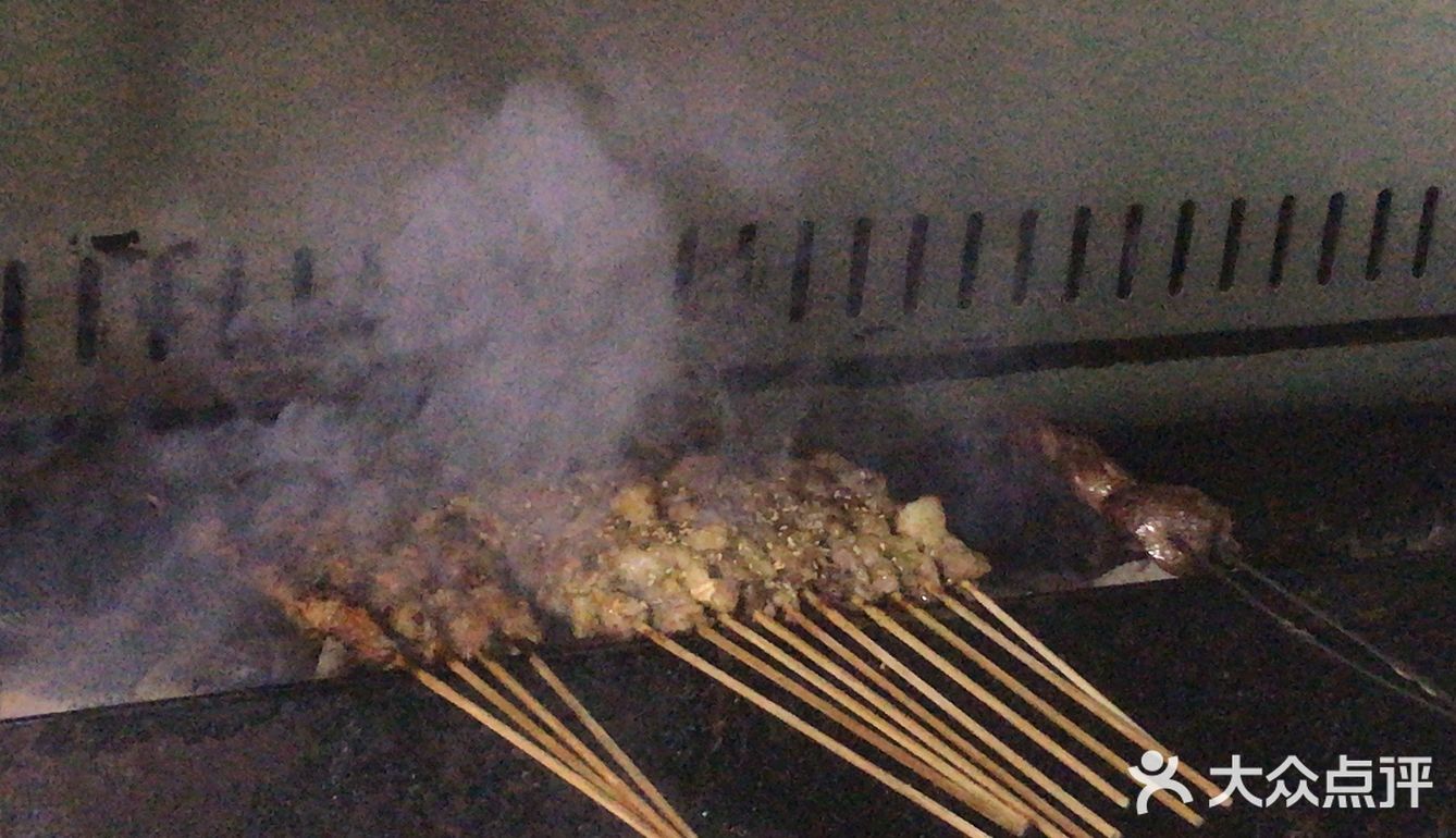 青岛路儿童医院西边，是一家新疆人开的店，应该是新开的店