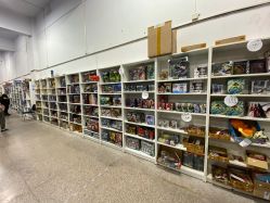 -逝水玩具折扣店