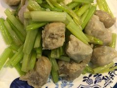 芹菜炒双丸-东江海鲜大排档·潮汕菜·砂锅粥