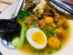 大满贯肥肠车仔面-無牌小范·香港明星美食