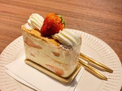 经典草莓拿破仑酥-KNOTKNOT珞珞·日式甜品(K11店)