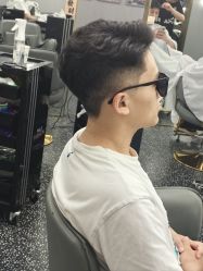 -即型男士理发工作室