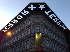 -多瑙河畔鞋履雕塑