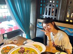 -帅巴人舅母子腊蹄民俗村