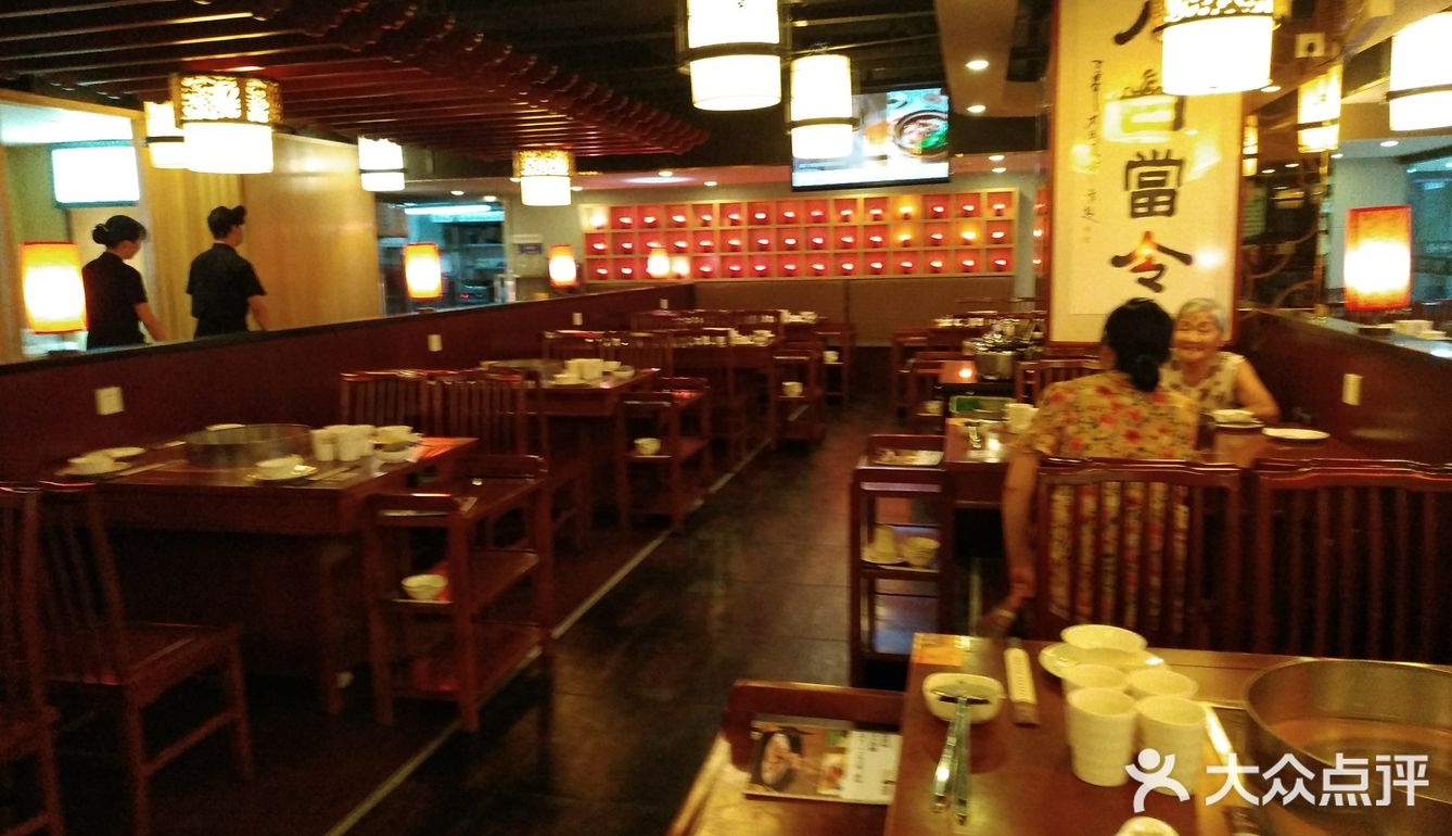 辣锅里豆腐和鸭血非常入味。环境还算可以