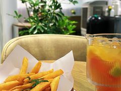 炸薯条配蜂蜜芥末酱-gaga(深圳南山益田假日广场店)