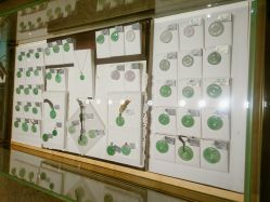 -北京七彩云南翡翠珠宝旗舰店(月坛店)