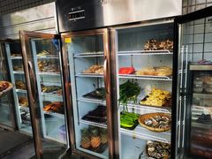 面包甜点陈列柜-德四家·傣族风味烧烤(金实店)