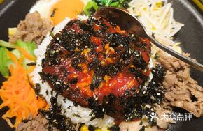 Beef Rice Bowl with Multiple Ingredients
