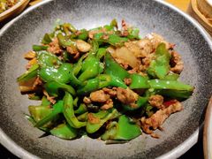 碾辣椒炒肉-吃饭皇帝大土家民族菜(正大广场店)