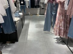 -URBAN REVIVO(七宝领展广场店)