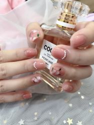 -灰姑娘美甲美睫馆