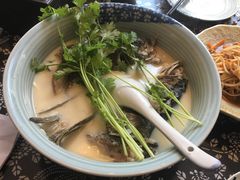 砂锅鱼头-75幢私房菜馆