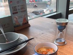 靠窗位-蜜桃餐厅·伴山(湖滨商业街店)