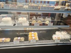 面包甜点陈列柜-红宝石·鲜奶小方·海派西点房(联洋店)