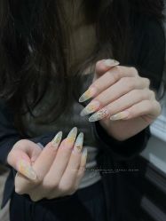 -花岐款式专研健康美甲沙龙