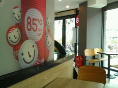 -85度C(生甜甜圈研究工坊·上海平凉店)