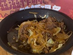铁板牛肉寿喜烧饭-牛邸·烧肉饭(来福士店)