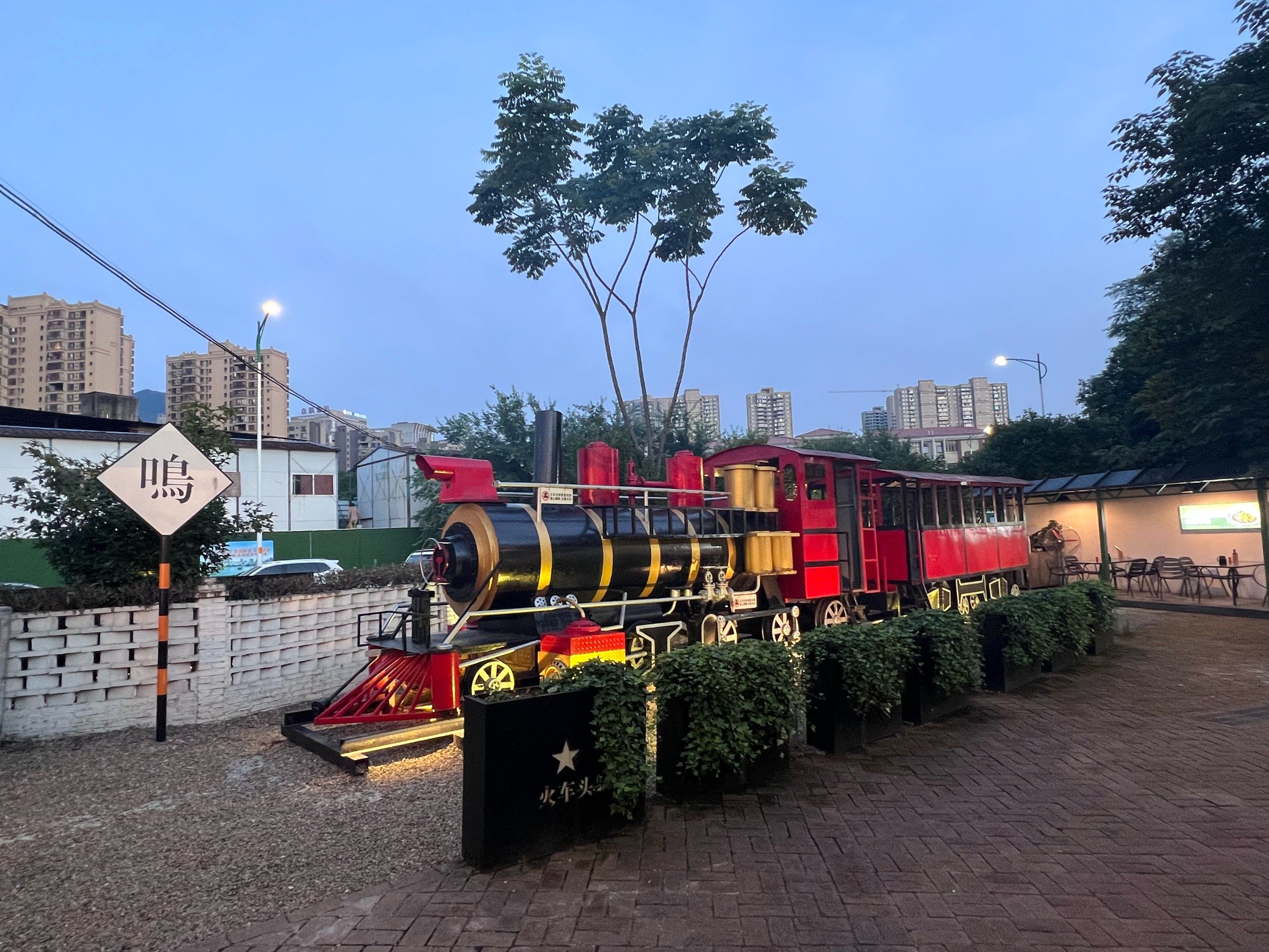 打卡郴州很火的火车头食堂