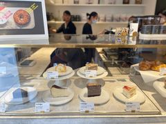 面包甜点陈列柜-大酉·M Coffee(北京美术馆店)