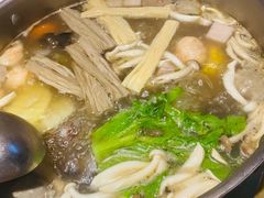 -左庭右院鲜牛肉火锅(金山万达店)