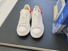 -爱革·奢品·鞋包·衣物·家居(金桥国际商业广场店)