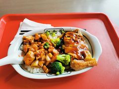 宫保鸡丁拼秘汁鸡排盖饭-和合谷(百荣店)