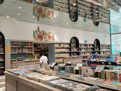 -钟书阁(群光广场店)