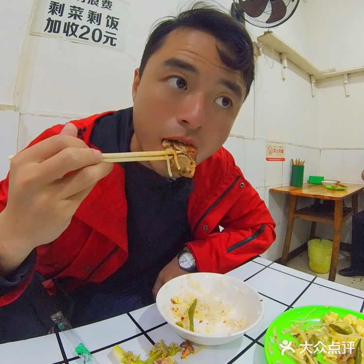 重庆南岸15自助快餐，20种菜，吃的饱饱的