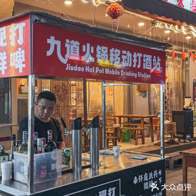关于成都一家本地人都爱吃的市井老火锅!