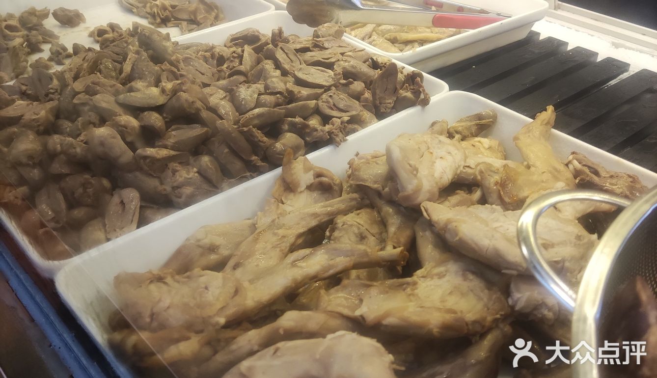 拌仙兔头·一家把热卤做来火出圈的品牌