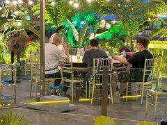 -茅草房·河畔园林火锅