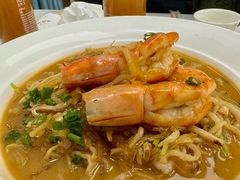 酸萝卜烩大海虾-品海楼·大连海胆锅贴馆(东港店)