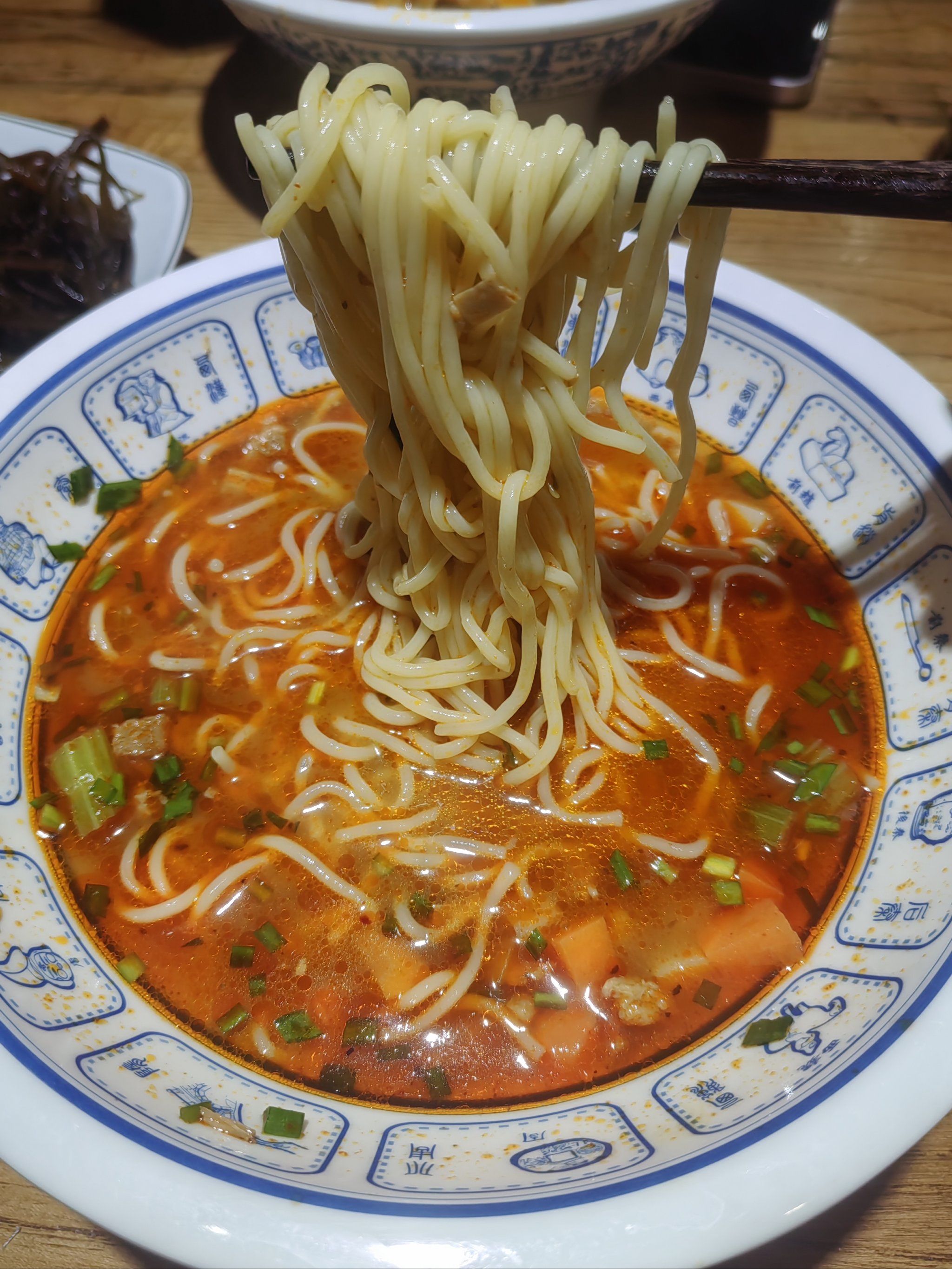 油泼臊子面超级诱人