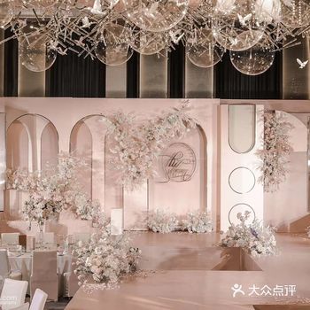 每个女孩心里，都住着一个小公主，那心里住着一个洛丽塔