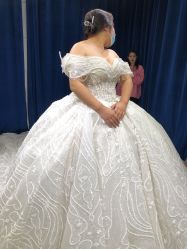 -觅白婚纱礼服馆
