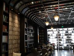 -钟书阁(松江泰晤士小镇店)