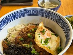 辣肉面加雪菜和毛豆-沪西老弄堂面馆(定西路店)