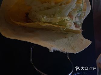 简而言之：食物不行，环境尚可，服务很好