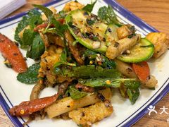 -云阿蛮云南生烫牛肉米线(奉贤路店)