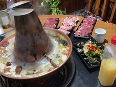 -果松木炭酸菜铜火锅·外婆参鸡汤