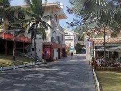 -亚龙湾亚泰商业街