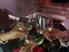 白葡萄酒-wann lounge 低温慢煮牛排·清吧